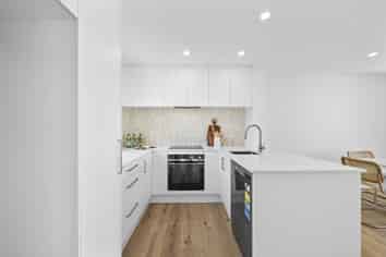 1-2/16 Bass Street, Woolston