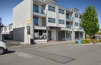 Retail Space Complete with Hair Salon Fit-out