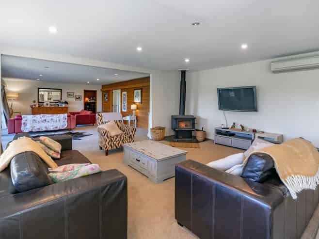 36 Summerhill Road, Cust