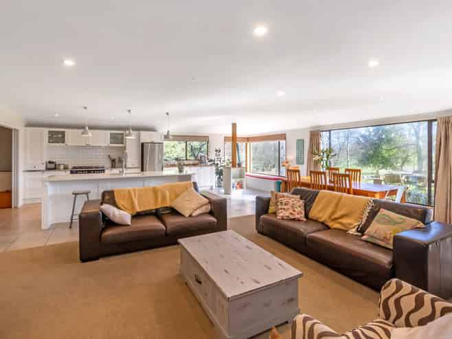 36 Summerhill Road, Cust