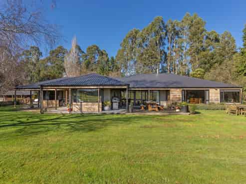 36 Summerhill Road, Cust