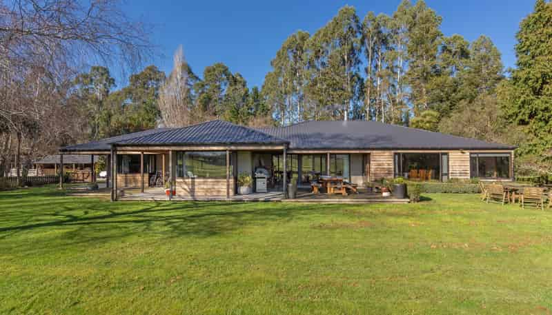 36 Summerhill Road, Cust