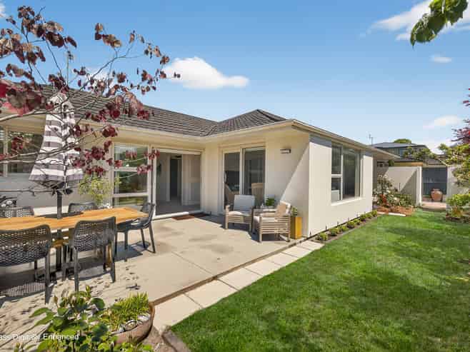 2/83 Winchester Street, Merivale