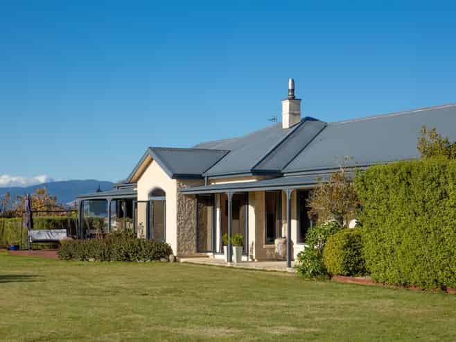 19 Whiting Drive, Wakefield