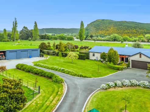 19 Whiting Drive, Wakefield