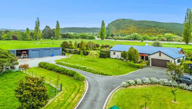 19 Whiting Drive, Wakefield