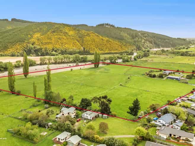 19 Whiting Drive, Wakefield