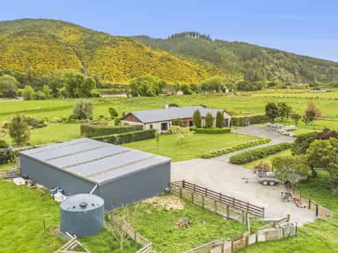 19 Whiting Drive, Wakefield