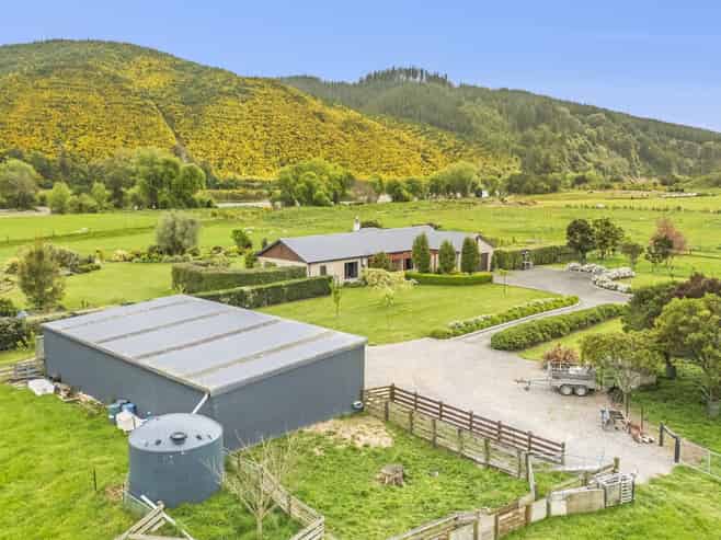 19 Whiting Drive, Wakefield