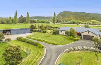 19 Whiting Drive, Wakefield