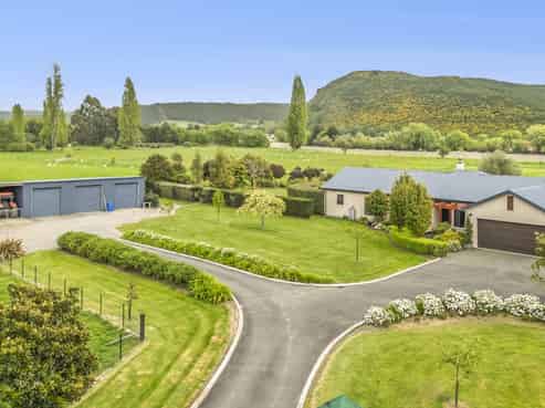 19 Whiting Drive, Wakefield