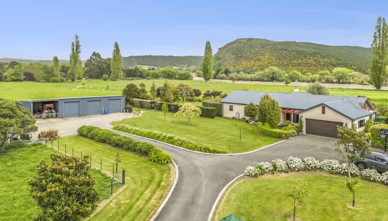 19 Whiting Drive, Wakefield