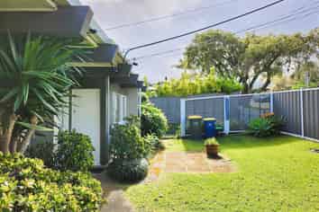 2/1 Corrella Road, Belmont