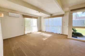 2/1 Corrella Road, Belmont