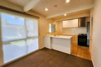 2/1 Corrella Road, Belmont