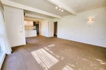 2/1 Corrella Road, Belmont