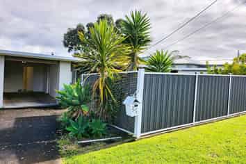 2/1 Corrella Road, Belmont