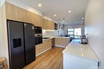 4 Coast Garden Drive, Hobsonville