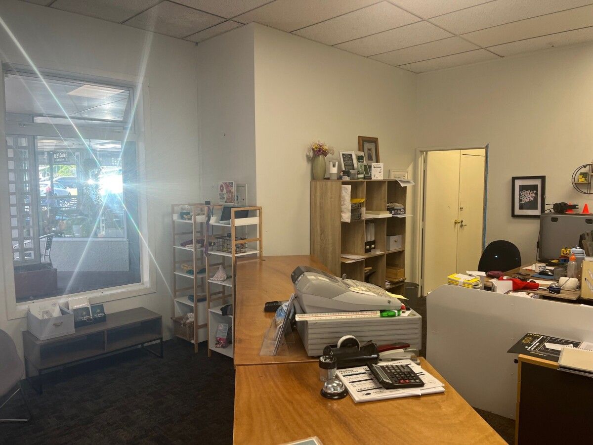 Village Court – Ideal for Office or Retail - Mehr