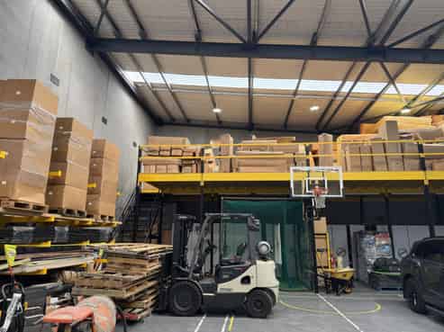 Fully Fenced Work & Live – Industrial Gem!