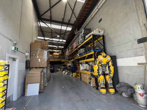 Fully Fenced Work & Live – Industrial Gem!