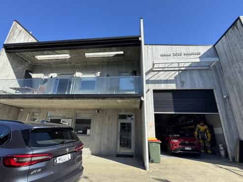 Fully Fenced Work & Live – Industrial Gem!