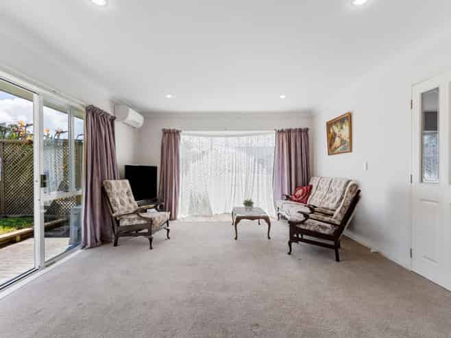 5 Stewart Gibson Place, Manurewa