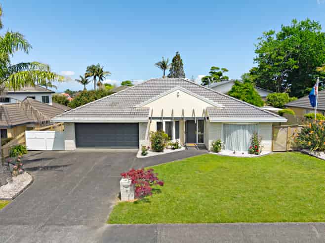 5 Stewart Gibson Place, Manurewa