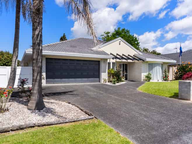 5 Stewart Gibson Place, Manurewa