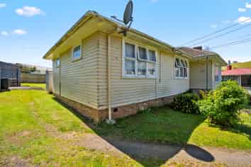 12 Derrett Place, Mangere Bridge