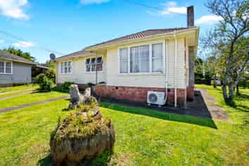 12 Derrett Place, Mangere Bridge