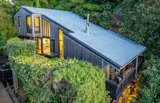 316 Marine Drive, York Bay, Eastbourne