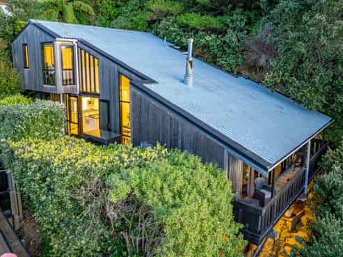 316 Marine Drive, York Bay, Eastbourne