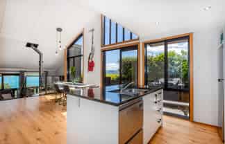 316 Marine Drive, York Bay, Eastbourne