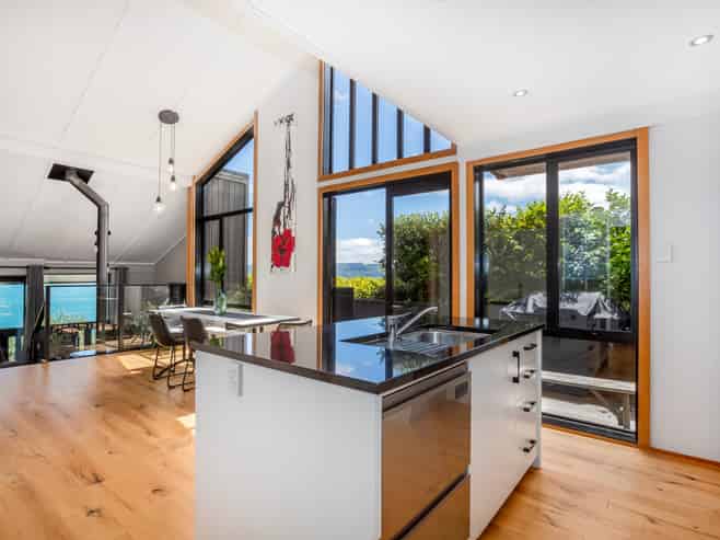 316 Marine Drive, York Bay, Eastbourne