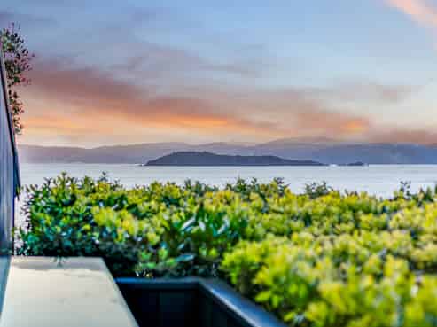 316 Marine Drive, York Bay, Eastbourne