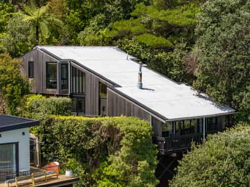 316 Marine Drive, York Bay, Eastbourne