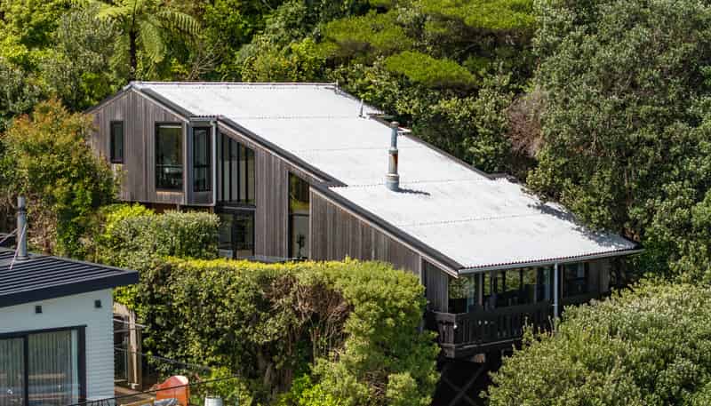 316 Marine Drive, York Bay, Eastbourne