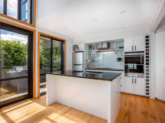 316 Marine Drive, York Bay, Eastbourne