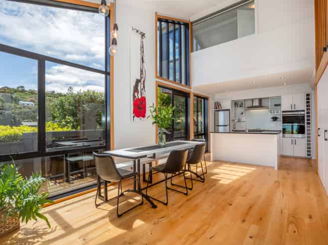 316 Marine Drive, York Bay, Eastbourne