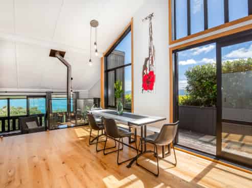 316 Marine Drive, York Bay, Eastbourne