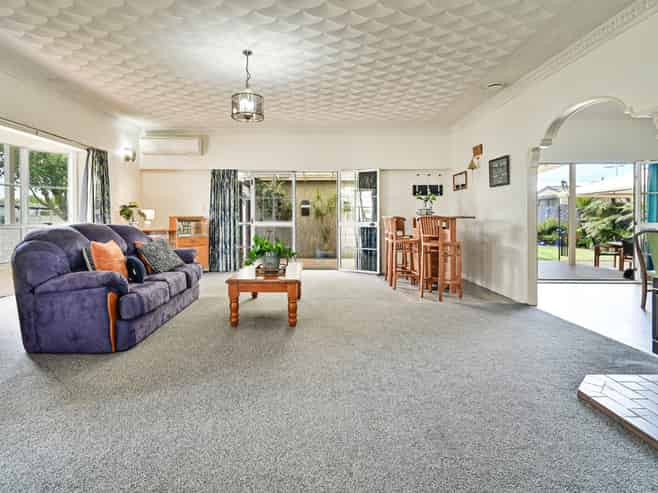 910 Collinge Road, Mayfair