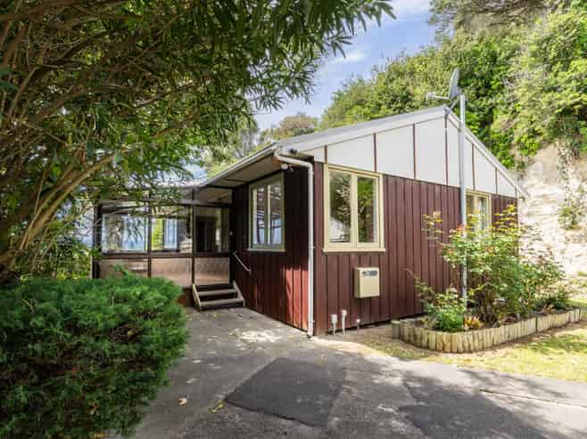 8 Goldsmith Road, Hospital Hill