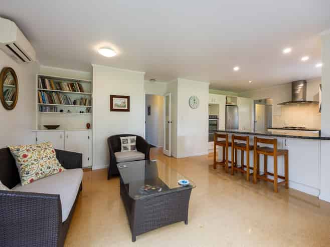 8A Rimmington Drive, Hamilton Lake