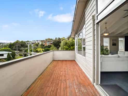 30 Roy Crescent, Concord