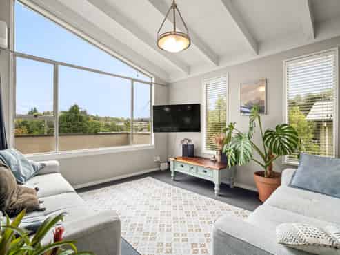 30 Roy Crescent, Concord