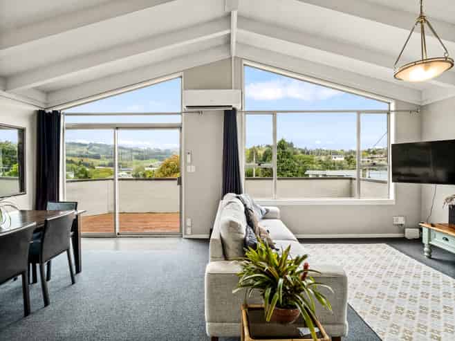 30 Roy Crescent, Concord