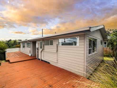 30 Roy Crescent, Concord