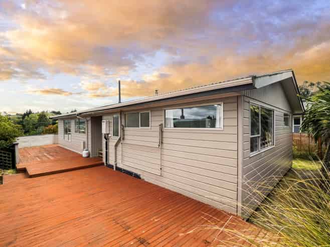 30 Roy Crescent, Concord