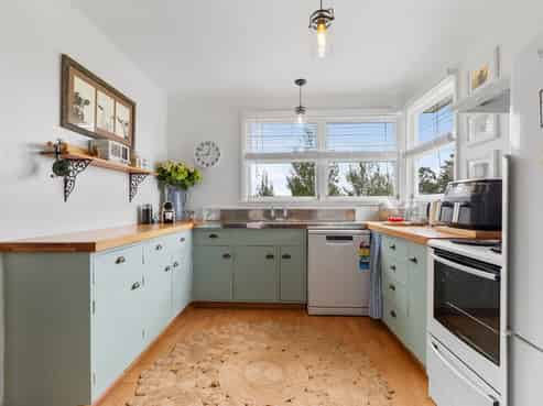 75 Heights Road, Shannon